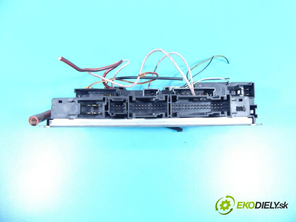 Mercedes S W220 1998-2005 3.2 V6 224 hp automatic 165 kW 3199 cm3 4- skříňka pojistková A0325458332 (Pojistkové skříňky)