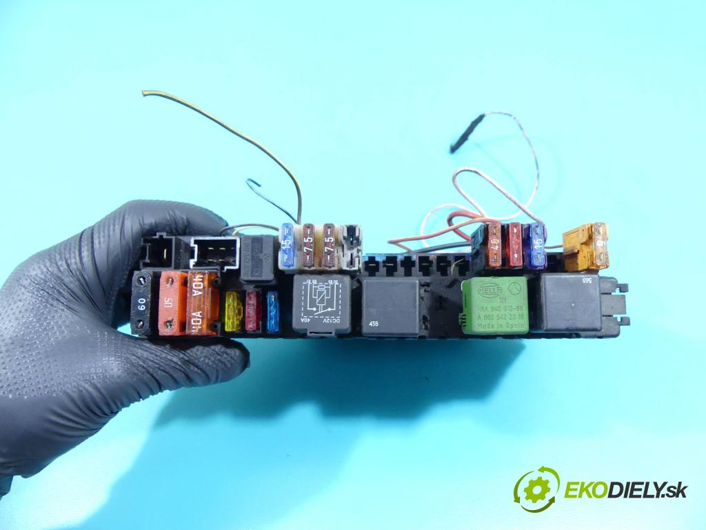 Mercedes S W220 1998-2005 3.2 V6 224 hp automatic 165 kW 3199 cm3 4- skříňka pojistková A0325458332 (Pojistkové skříňky)