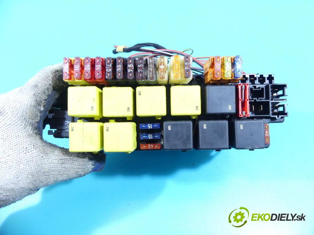 Mercedes S W220 1998-2005 3.2 V6 224 hp automatic 165 kW 3199 cm3 4- skříňka pojistková A0275454432 (Pojistkové skříňky)