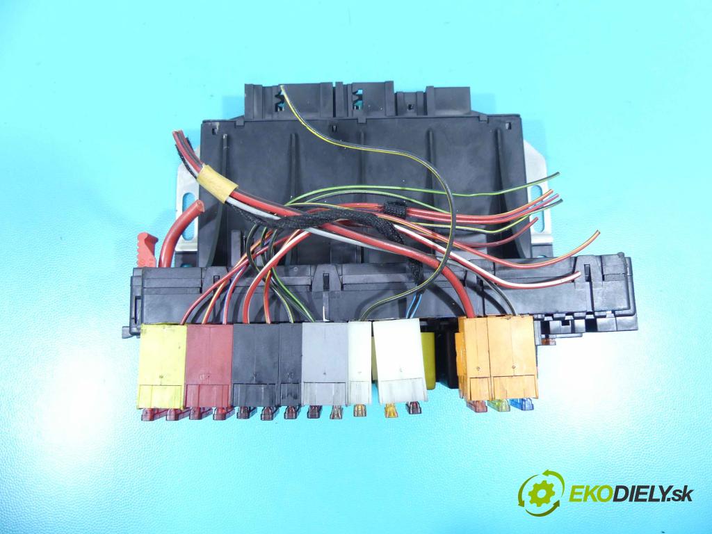 Mercedes S W220 1998-2005 3.2 V6 224 hp automatic 165 kW 3199 cm3 4- skříňka pojistková A0275454432 (Pojistkové skříňky)