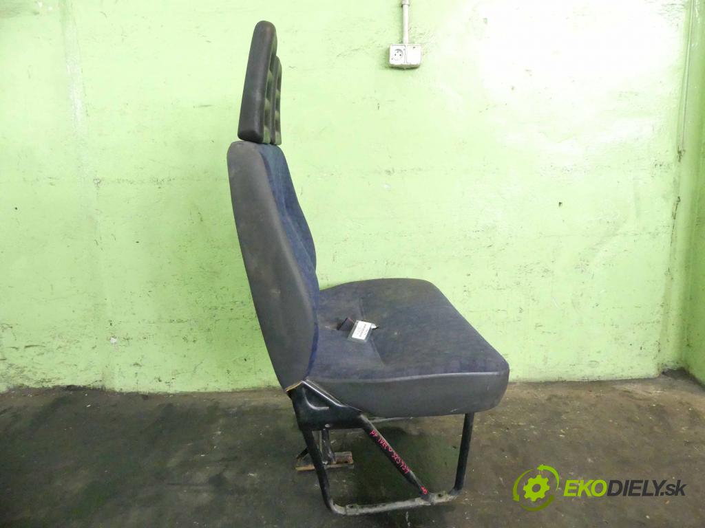 Iveco Daily III 1999-2006 2.3 HPI 116 HP manual 85,3 kW 2286 cm3 5- Sedačka pravý  (Sedačky, sedadlá)