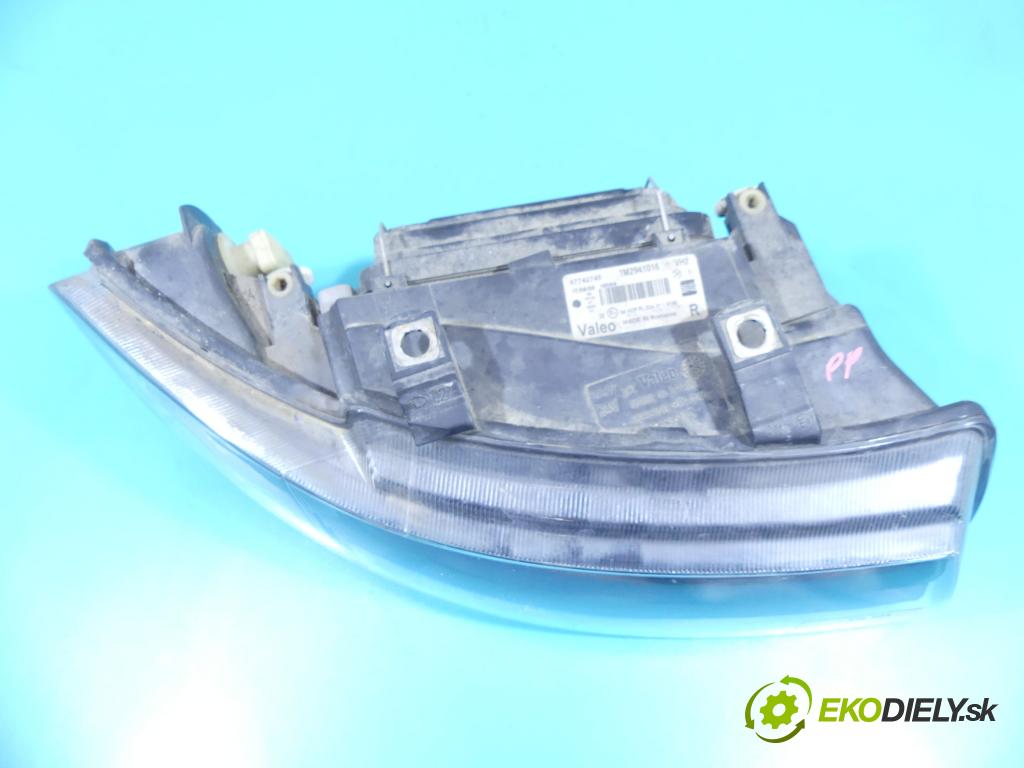 Seat Toledo II 1998-2004 1.6 SR 101 HP manual 74 kW 1595 cm3 4- Reflektor: pravý 1M2941016 (Pravé)