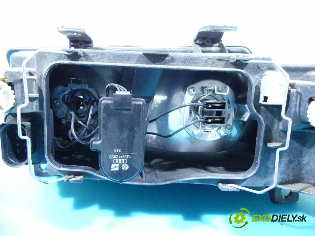 Seat Toledo II 1998-2004 1.6 SR 101 HP manual 74 kW 1595 cm3 4- Reflektor: pravý 1M2941016 (Pravé)