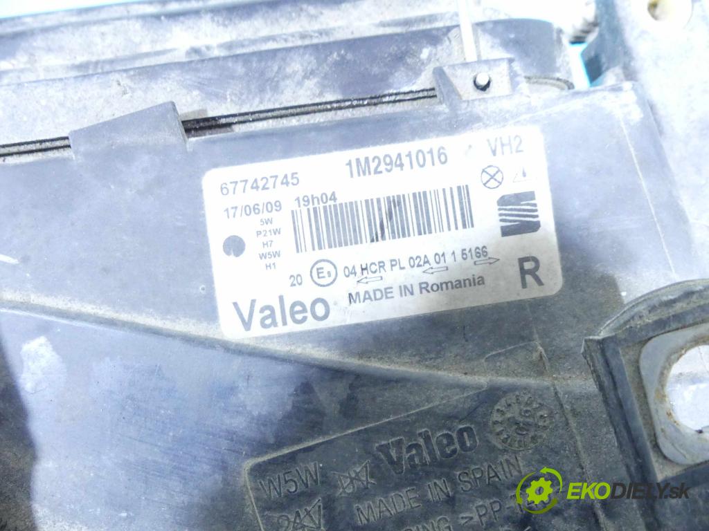 Seat Toledo II 1998-2004 1.6 SR 101 HP manual 74 kW 1595 cm3 4- Reflektor: pravý 1M2941016 (Pravé)