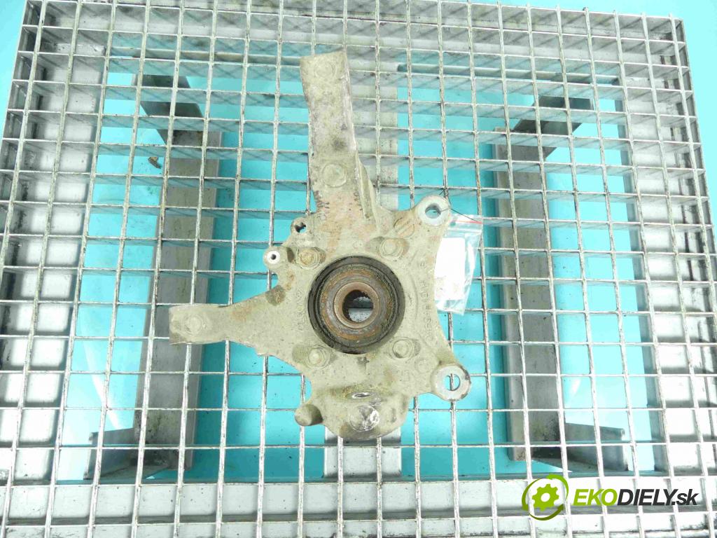 Chrysler Voyager IV 2000-2007 3.3 V6 177 HP automatic 130 kW 3301 cm3 5- náboj ľavé (Náboje)