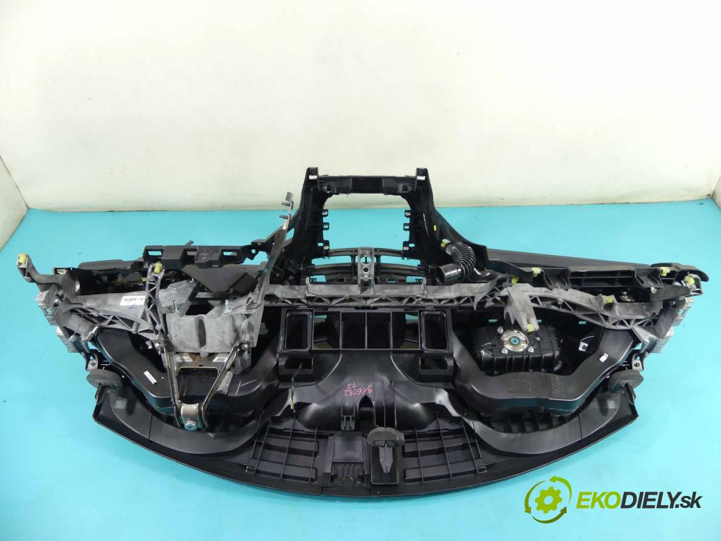 Peugeot 508 2010-2018 2.0 HDI 140 HP manual 103 kW 1997 cm3 4- kokpit,pristrojová doska rozdeľovacia