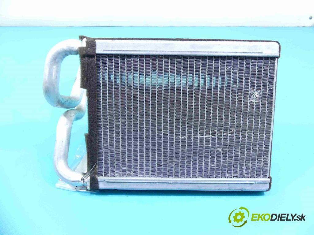 Hyundai I40 1.7 crdi 116 hp manual 85 kW 1685 cm3 4- radiátor  (Radiátory topení)