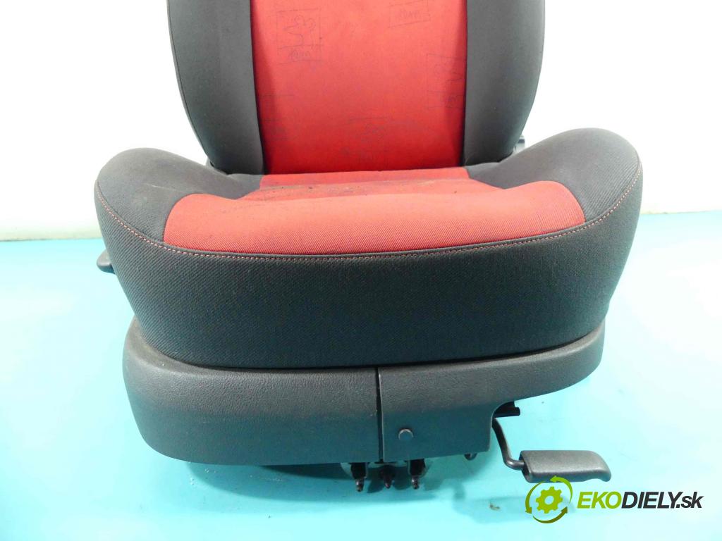 Vw Lupo 1.4 mpi 60 HP manual 44 kW 1390 cm3 3- Sedačka pravý  (Sedačky, sedadlá)