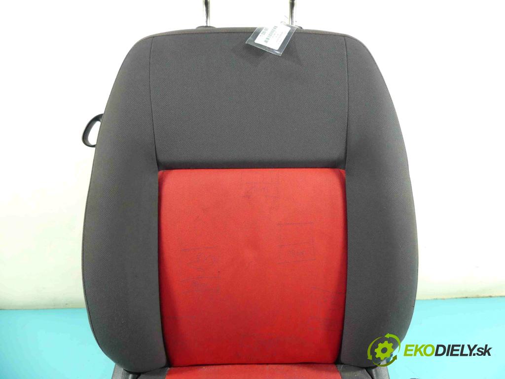 Vw Lupo 1.4 mpi 60 HP manual 44 kW 1390 cm3 3- Sedačka pravý  (Sedačky, sedadlá)