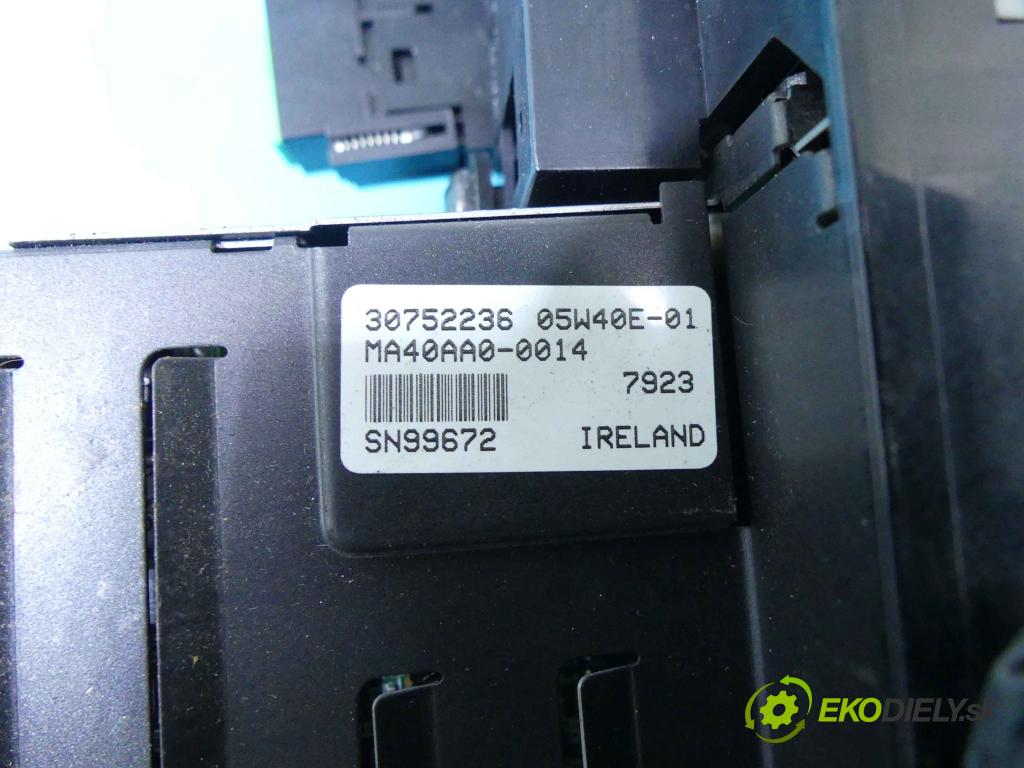 Volvo XC90 I 2002-2014 2.4 D5 185 HP automatic 136 kW 2401 cm3 5- Radio originál 30752236