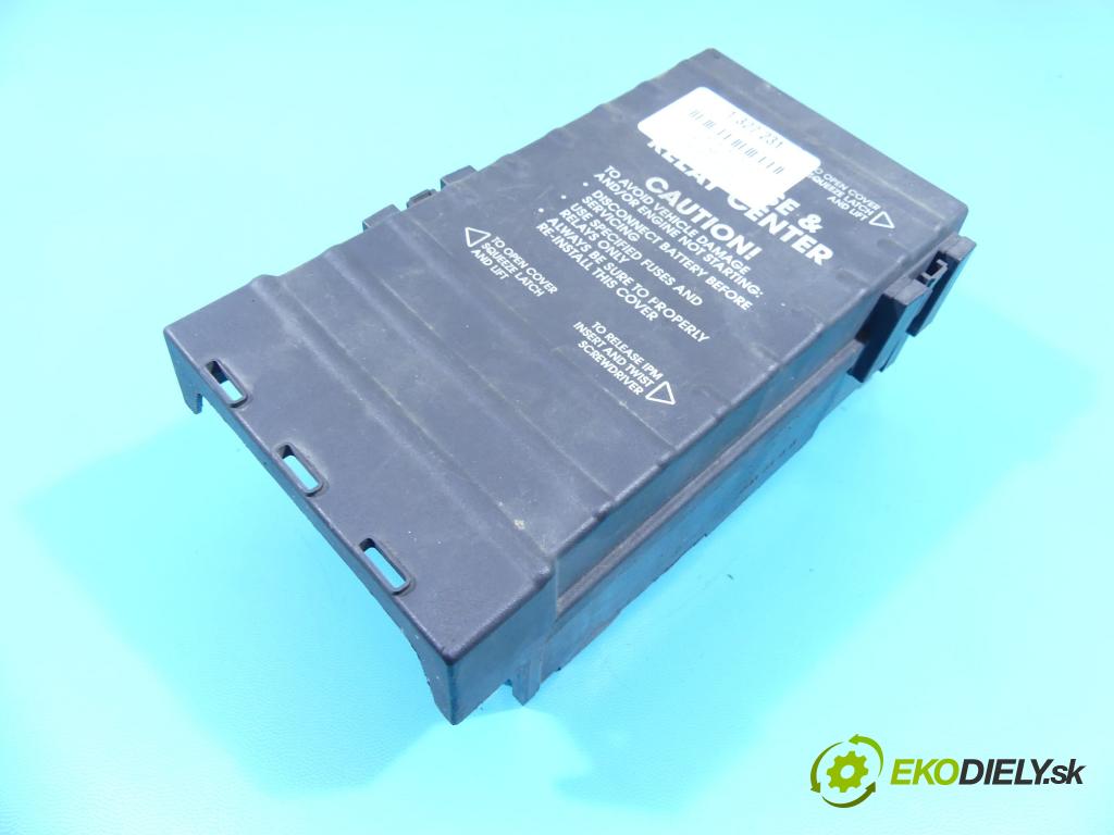 Chrysler Voyager IV 2000-2007 3.3 V6 177 hp automatic 130 kW 3301 cm3 5- skříňka pojistková  (Pojistkové skříňky)