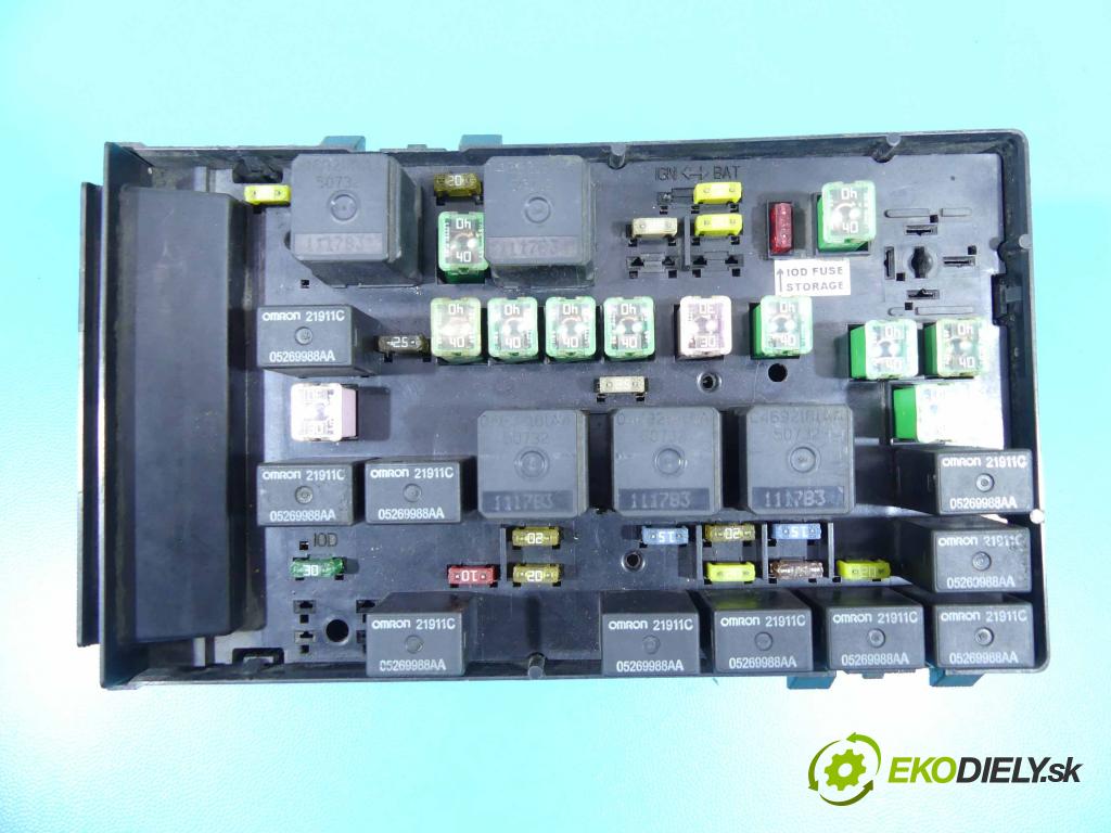 Chrysler Voyager IV 2000-2007 3.3 V6 177 hp automatic 130 kW 3301 cm3 5- skříňka pojistková  (Pojistkové skříňky)