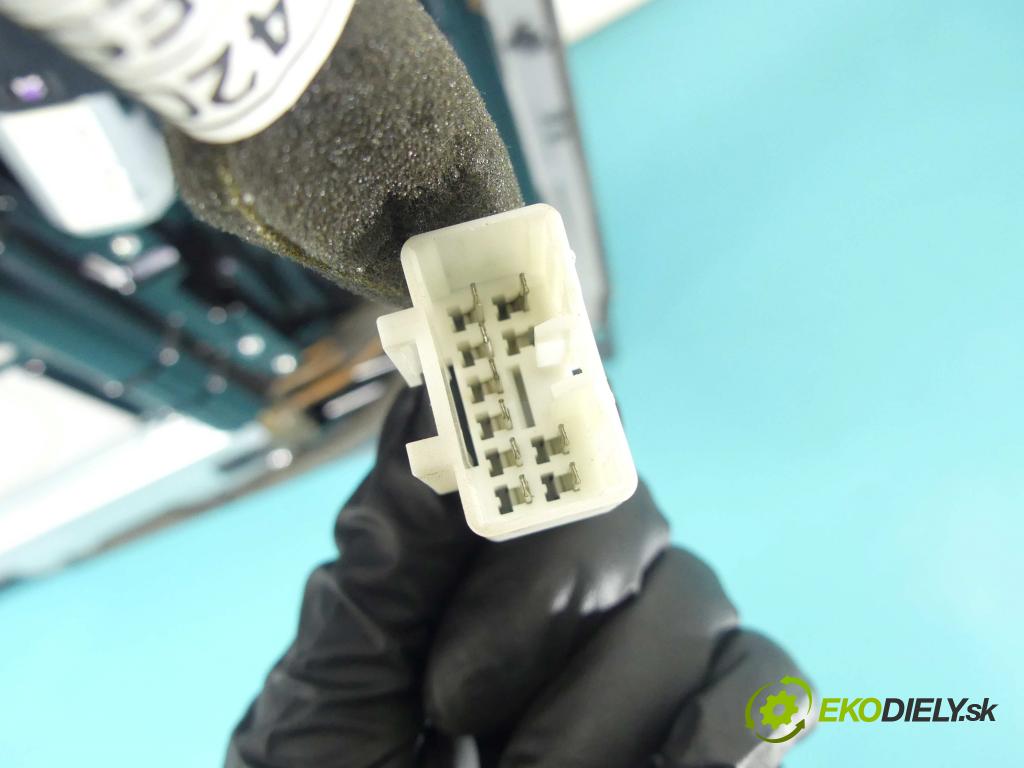 Hyundai I40 1.7 crdi 116 hp manual 85 kW 1685 cm3 4- Střešní okno: T20120209094 (Okna karoserie)