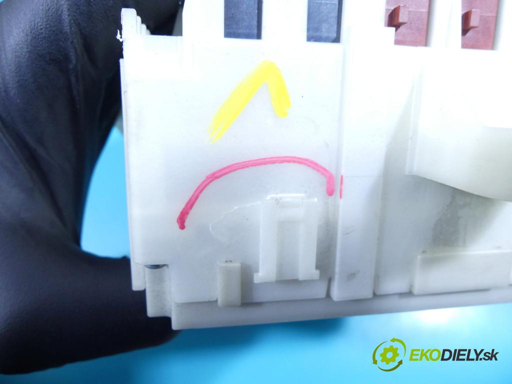 Honda Insight II 2009-2014 1.3 16V hybrid 88 hp automatic 65 kW 1339 cm3 5- skříňka pojistková TM8-G210 (Pojistkové skříňky)