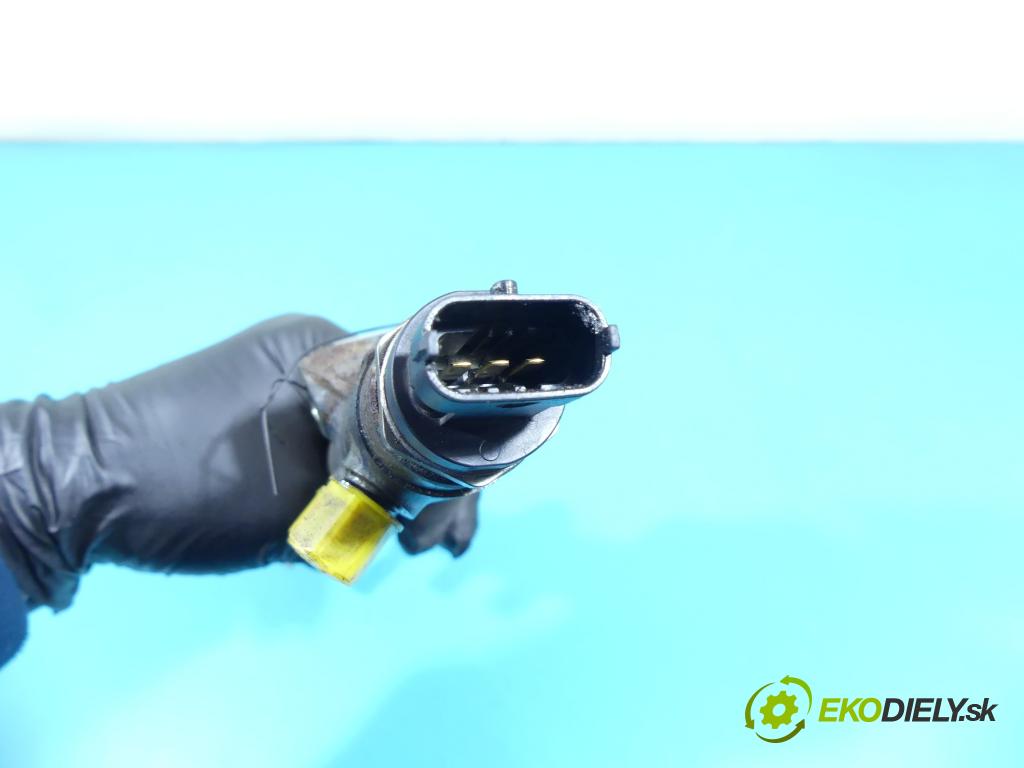 Volvo XC90 I 2002-2014 2.4 D5 185 HP automatic 136 kW 2401 cm3 5- lišta vstrekovacia 0281002712 (Vstrekovacie lišty)