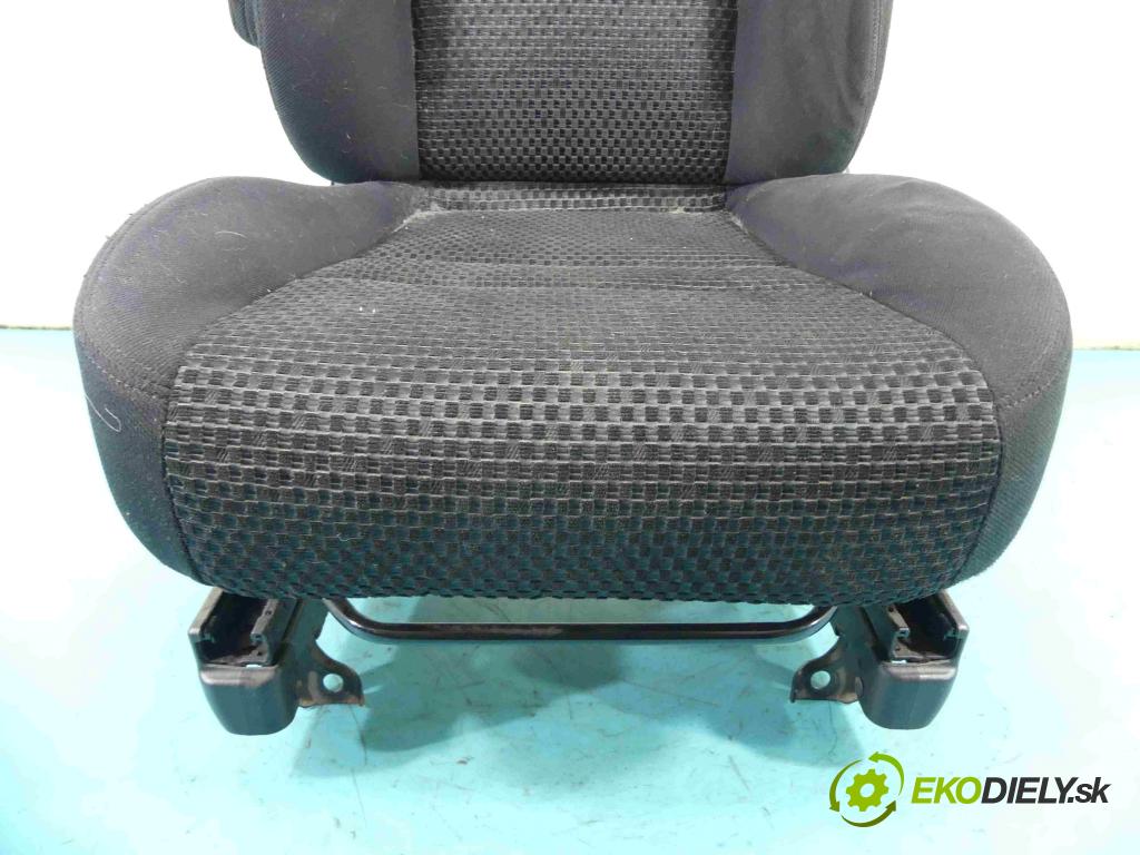 Honda Stream 1.7 16V 125 HP manual 92 kW 1668 cm3 5- Sedačka ľavý  (Sedačky, sedadlá)