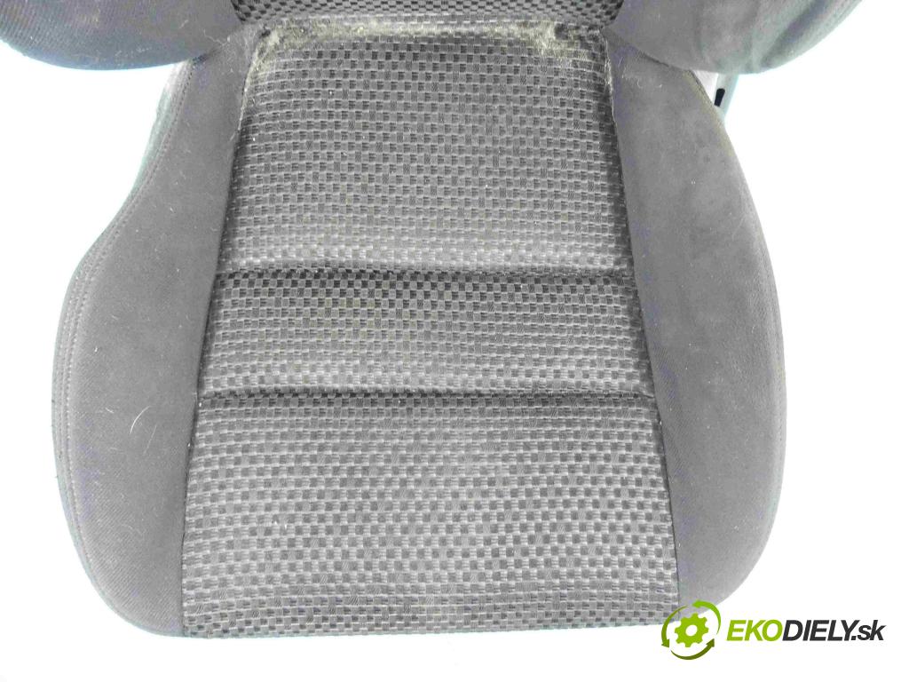 Honda Stream 1.7 16V 125 HP manual 92 kW 1668 cm3 5- Sedačka ľavý  (Sedačky, sedadlá)