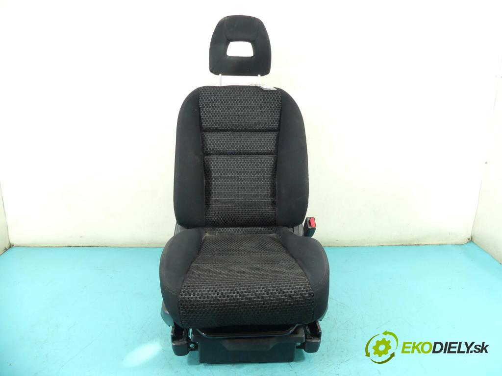 Honda Stream 1.7 16V 125 HP manual 92 kW 1668 cm3 5- Sedačka pravý  (Sedačky, sedadlá)