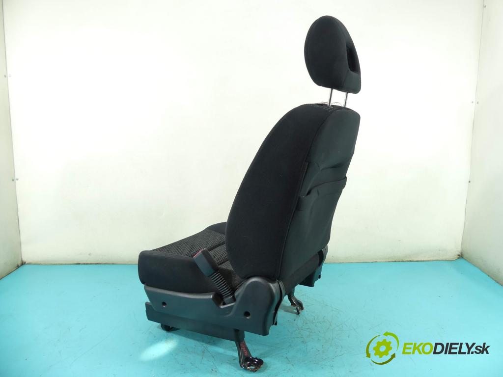 Honda Stream 1.7 16V 125 HP manual 92 kW 1668 cm3 5- Sedačka pravý  (Sedačky, sedadlá)