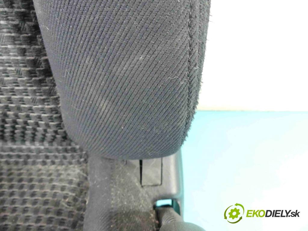 Honda Stream 1.7 16V 125 HP manual 92 kW 1668 cm3 5- Sedačka pravý  (Sedačky, sedadlá)