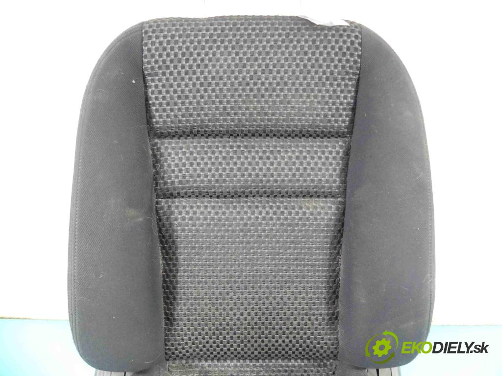 Honda Stream 1.7 16V 125 HP manual 92 kW 1668 cm3 5- Sedačka pravý  (Sedačky, sedadlá)