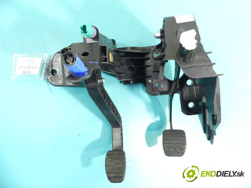 Opel Movano III 2010-2022 2.3 CDTI 163 HP manual 120 kW 2299 cm3 5- pedále 465105948R (Pedále)