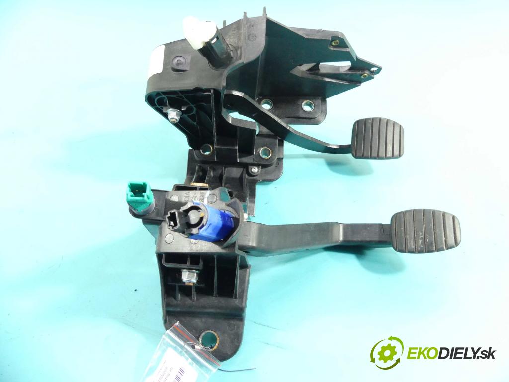 Opel Movano III 2010-2022 2.3 CDTI 163 HP manual 120 kW 2299 cm3 5- pedále 465105948R (Pedále)