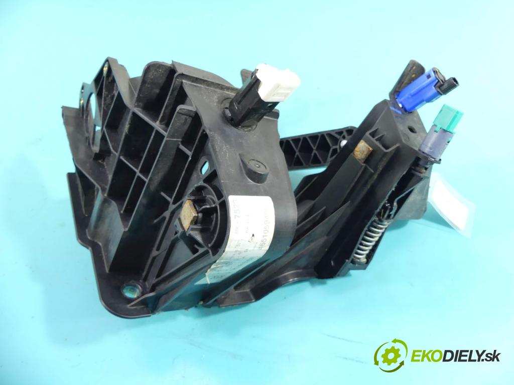 Opel Movano III 2010-2022 2.3 CDTI 163 HP manual 120 kW 2299 cm3 5- pedále 465105948R (Pedále)