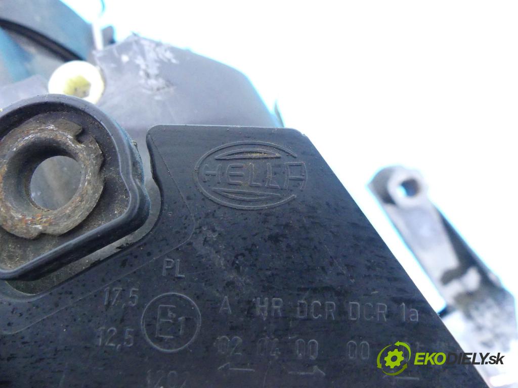 Vw Passat B5 1995-2005 2.8 V6 193 HP manual 142 kW 2771 cm3 5- Reflektor: pravý  (Pravé)