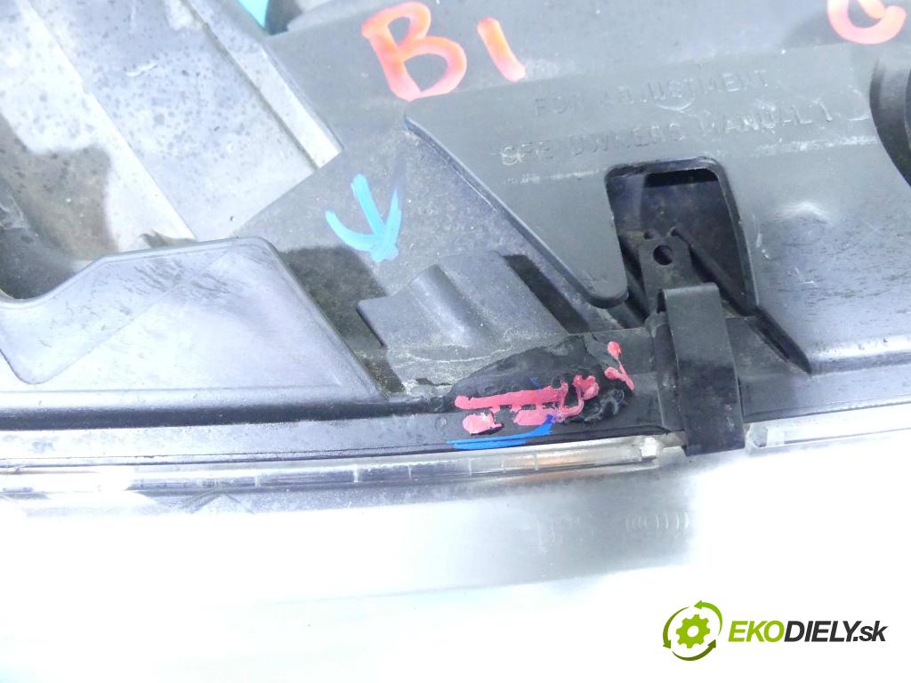 Vw Passat B5 1995-2005 2.8 V6 193 HP manual 142 kW 2771 cm3 5- Reflektor: pravý  (Pravé)