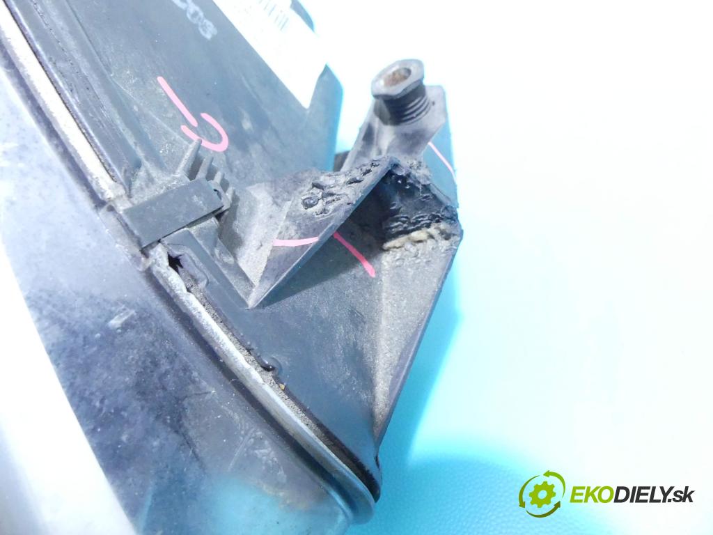 Vw Passat B5 1995-2005 2.8 V6 193 HP manual 142 kW 2771 cm3 5- Reflektor: pravý  (Pravé)