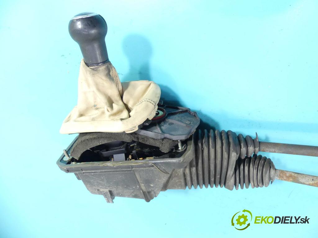 Vw Passat B5 1995-2005 2.8 V6 193 HP manual 142 kW 2771 cm3 5- Páka: Změny: stupeň,rýchlosť 4B0711025E (Rýchlostné páky / kulisy)