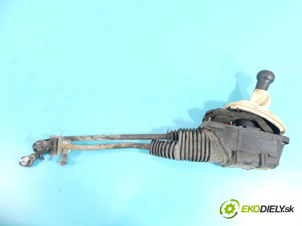 Vw Passat B5 1995-2005 2.8 V6 193 HP manual 142 kW 2771 cm3 5- Páka: Změny: stupeň,rýchlosť 4B0711025E (Rýchlostné páky / kulisy)