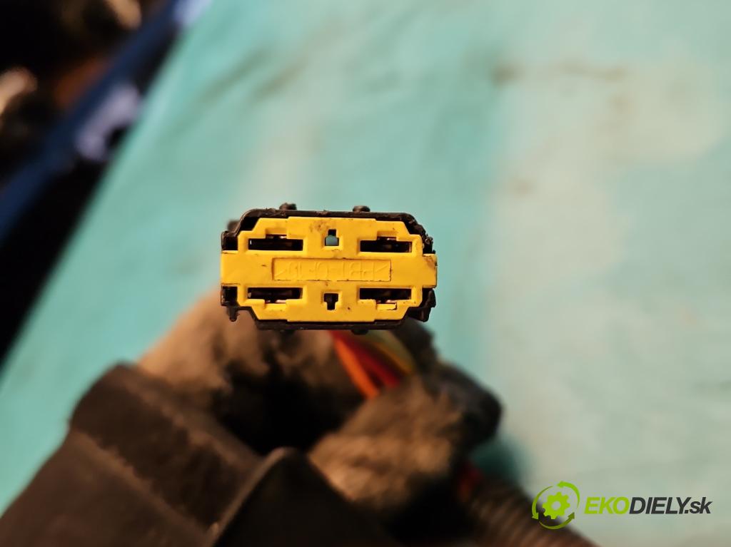 Renault Scenic I 1996-2003 1.6 16v 107 HP manual 79 kW 1598 cm3 5- Spínačka  (Spínacie skrinky a kľúče)