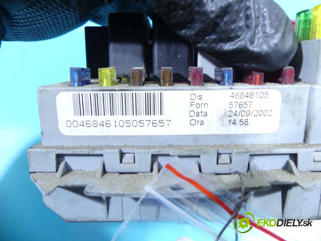Fiat Stilo 1.6 16v 103 hp manual 76 kW 1596 cm3 3- skříňka pojistková 46846105 (Pojistkové skříňky)