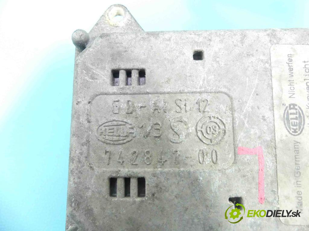 Mercedes E W211 2002-2009 4.0 cdi 260 HP automatic 191 kW 3996 cm3 4- střídač: xenon A0028206026 (Riadiace jednotky xenónu)