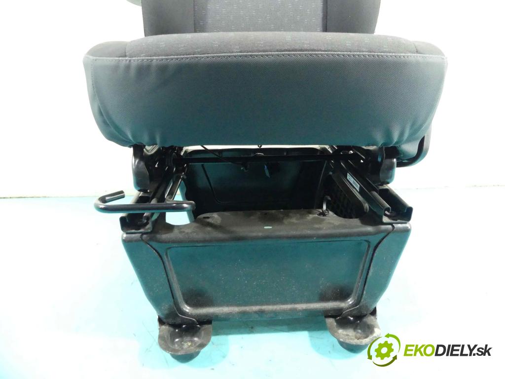 Opel Movano III 2010-2022 2.3 CDTI 163 HP manual 120 kW 2299 cm3 5- Sedačka ľavý  (Sedačky, sedadlá)