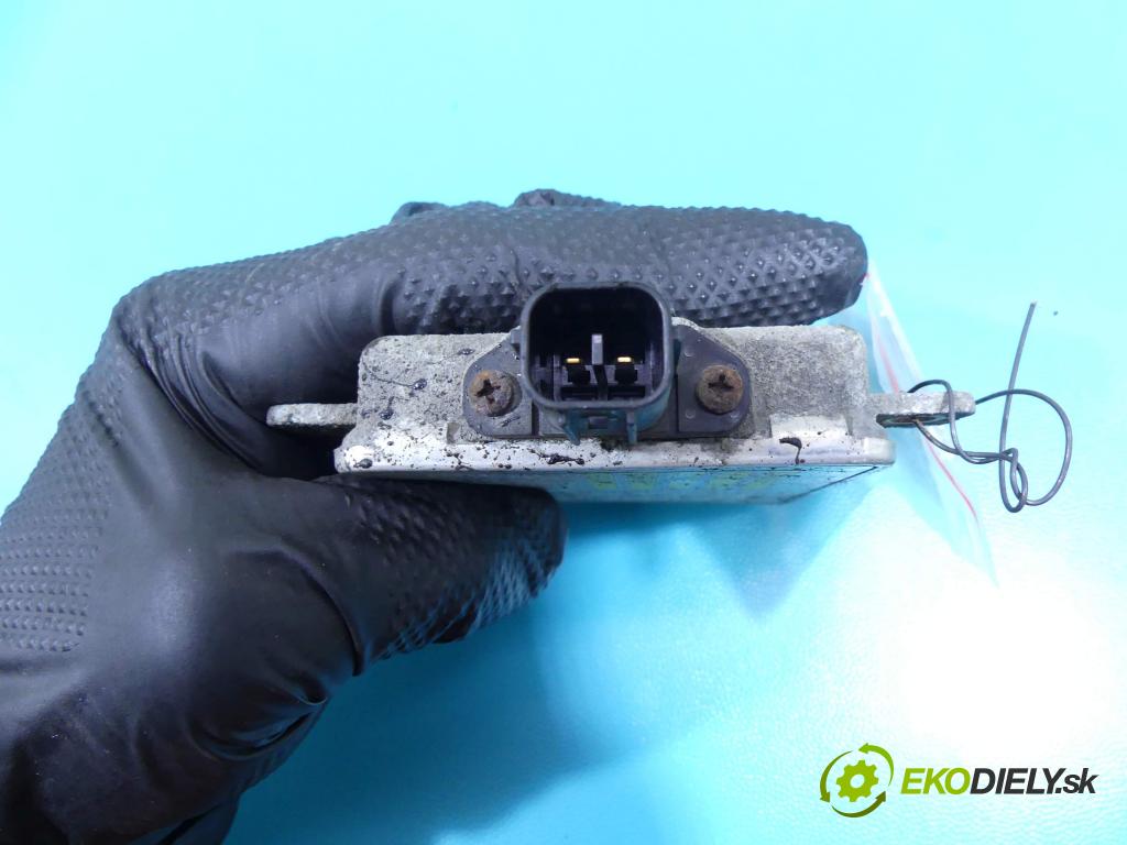 Honda Fr-v 2.0 16V 150 HP manual 110 kW 1998 cm3 5- střídač: xenon W3T13072 (Riadiace jednotky xenónu)