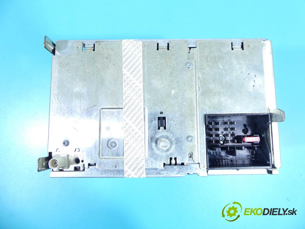 Vw Fox 1.2 6V 54 HP manual 40 kW 1198 cm3 3- Radio originál