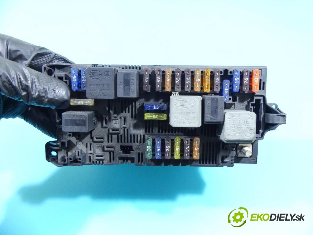 Mercedes E W211 2002-2009 4.0 cdi 260 hp automatic 191 kW 3996 cm3 4- skříňka pojistková 2115453101 (Pojistkové skříňky)