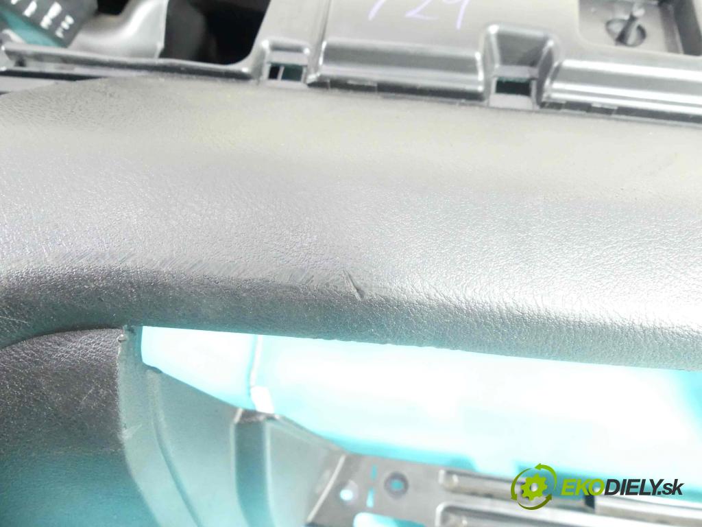 Honda Fr-v 2.0 16V 150 HP manual 110 kW 1998 cm3 5- kokpit,pristrojová doska rozdeľovacia