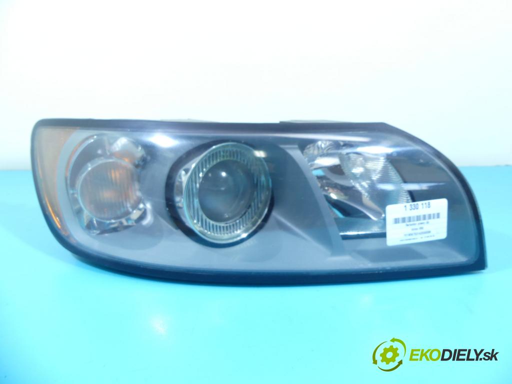 Volvo V50 2.0d 136 HP manual 100 kW 1997 cm3 5- Reflektor: pravý 30678913 (Pravé)