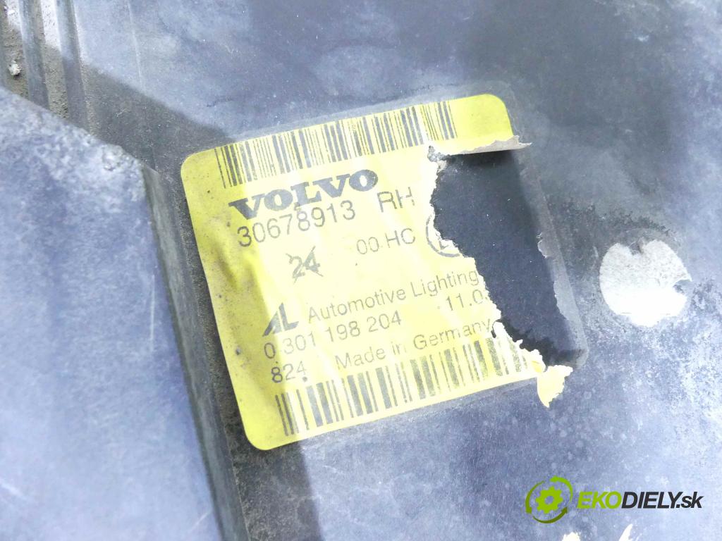 Volvo V50 2.0d 136 HP manual 100 kW 1997 cm3 5- Reflektor: pravý 30678913 (Pravé)