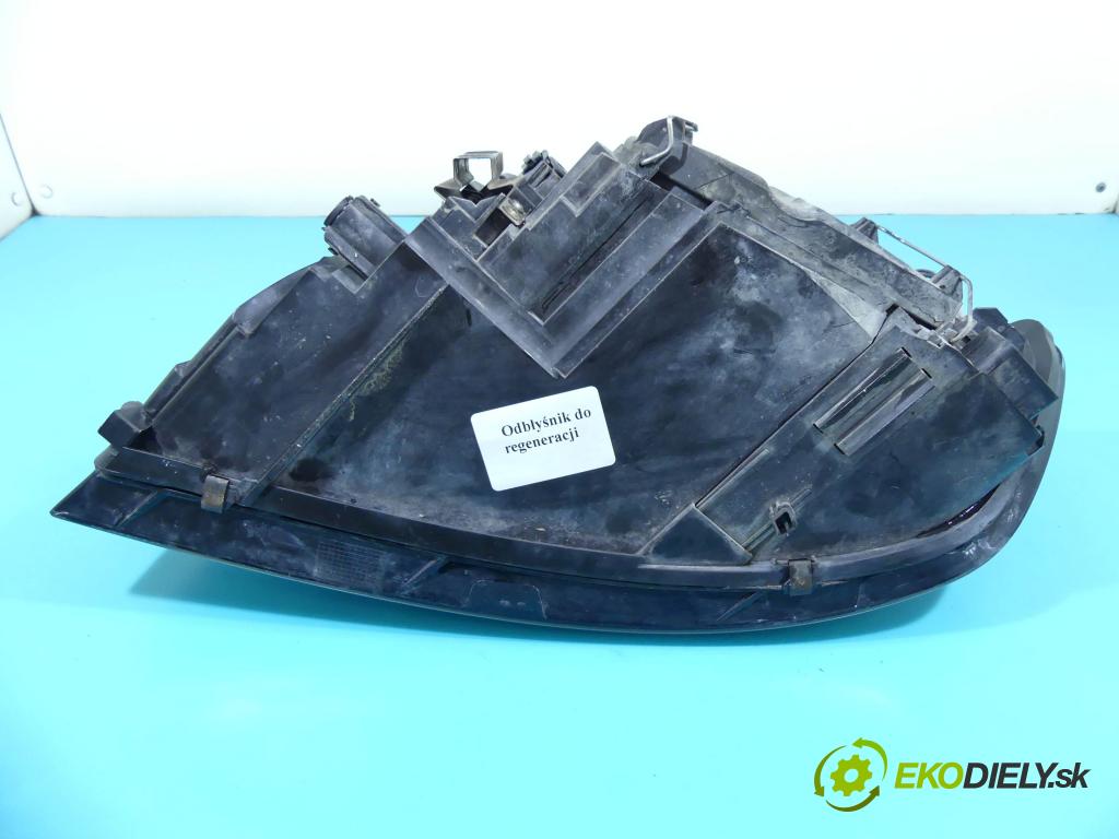 Volvo V50 2.0d 136 HP manual 100 kW 1997 cm3 5- Reflektor: pravý 30678913 (Pravé)