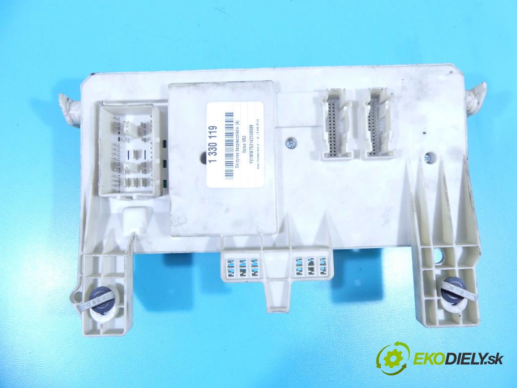 Volvo V50 2.0d 136hp manual 100 kW 1997 cm3 5- skříňka pojistková 8690719 (Pojistkové skříňky)