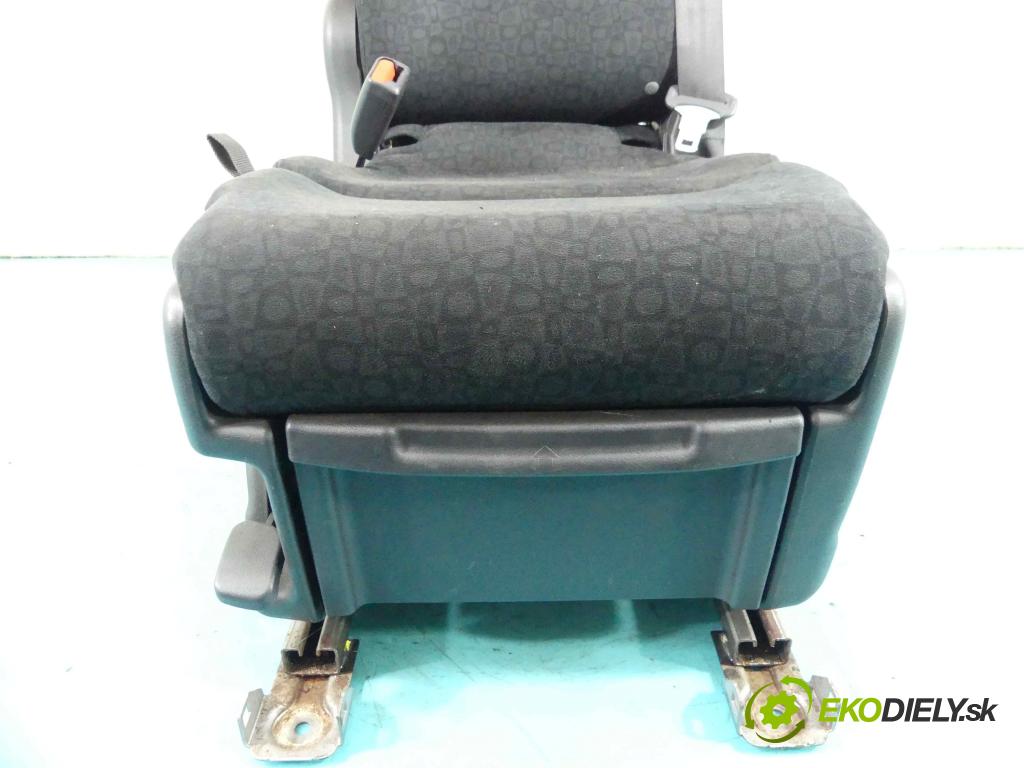 Honda Fr-v 2.0 16V 150 HP manual 110 kW 1998 cm3 5- Sedačka pravý  (Sedačky, sedadlá)