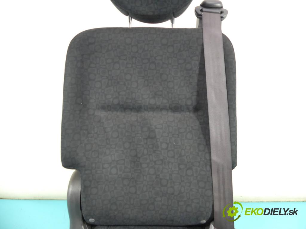Honda Fr-v 2.0 16V 150 HP manual 110 kW 1998 cm3 5- Sedačka pravý  (Sedačky, sedadlá)