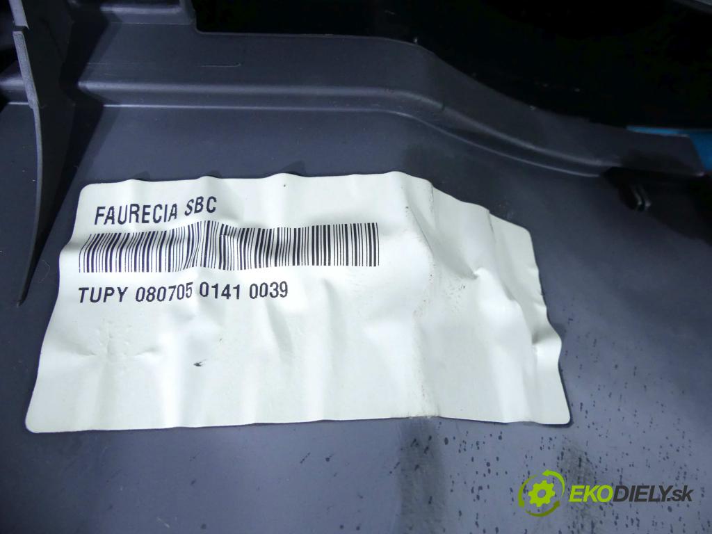Vw Fox 1.2 6V 54 HP manual 40 kW 1198 cm3 3- kokpit,pristrojová doska rozdeľovacia