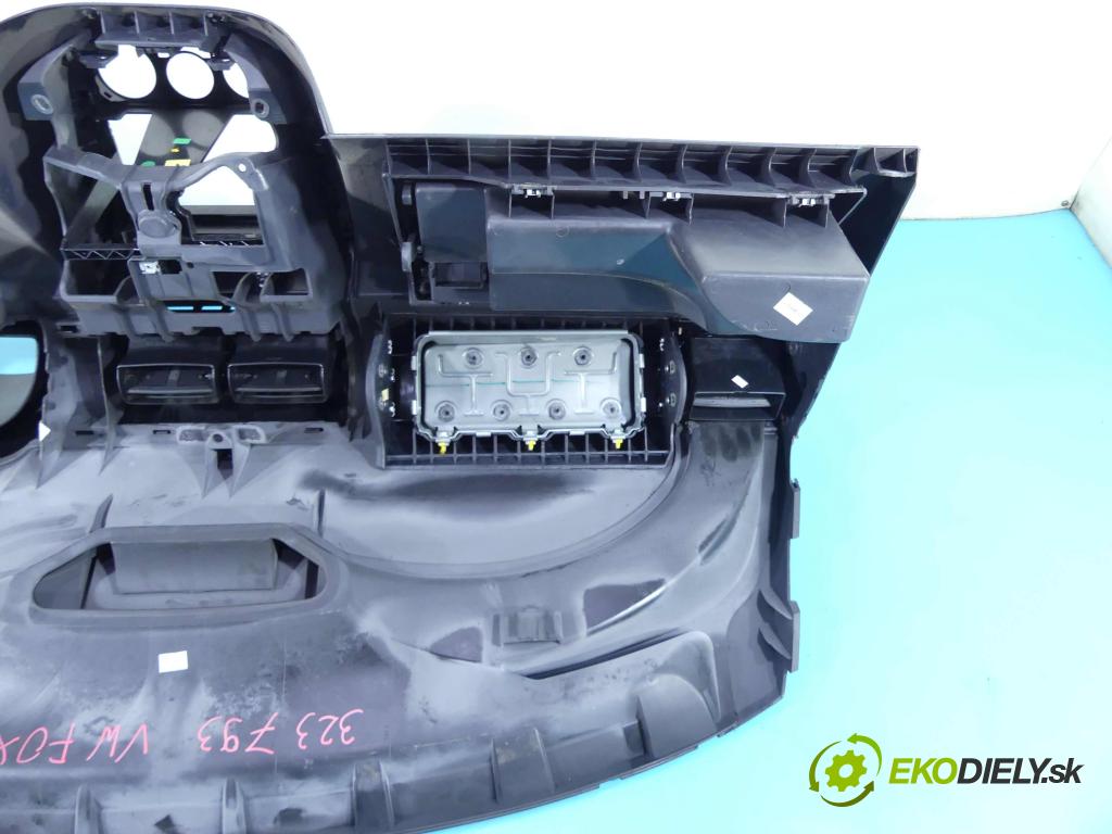 Vw Fox 1.2 6V 54 HP manual 40 kW 1198 cm3 3- kokpit,pristrojová doska rozdeľovacia