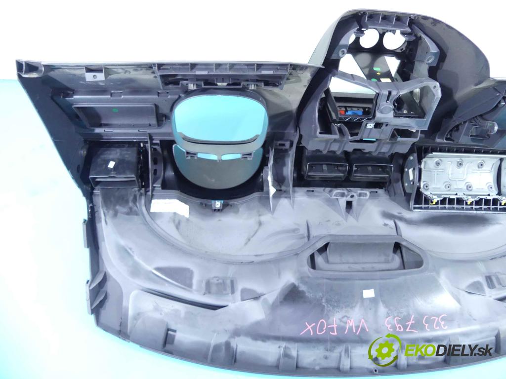 Vw Fox 1.2 6V 54 HP manual 40 kW 1198 cm3 3- kokpit,pristrojová doska rozdeľovacia
